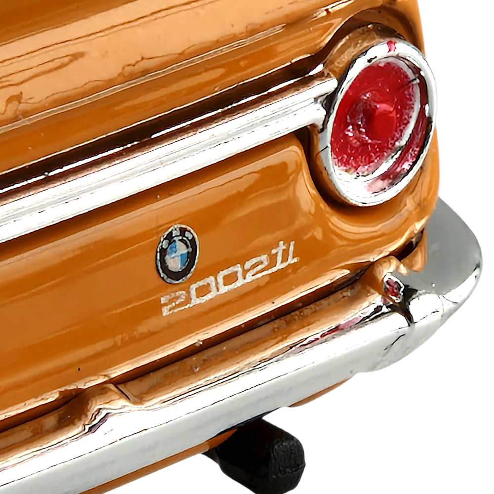 Auto BMW 2002 ti Pomarańczowy Model Metalowy Welly Otwierane Drzwi TOMDORIX